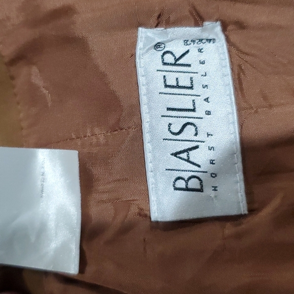 Basler long line zip and snap camel brown vest - Picture 8 of 9